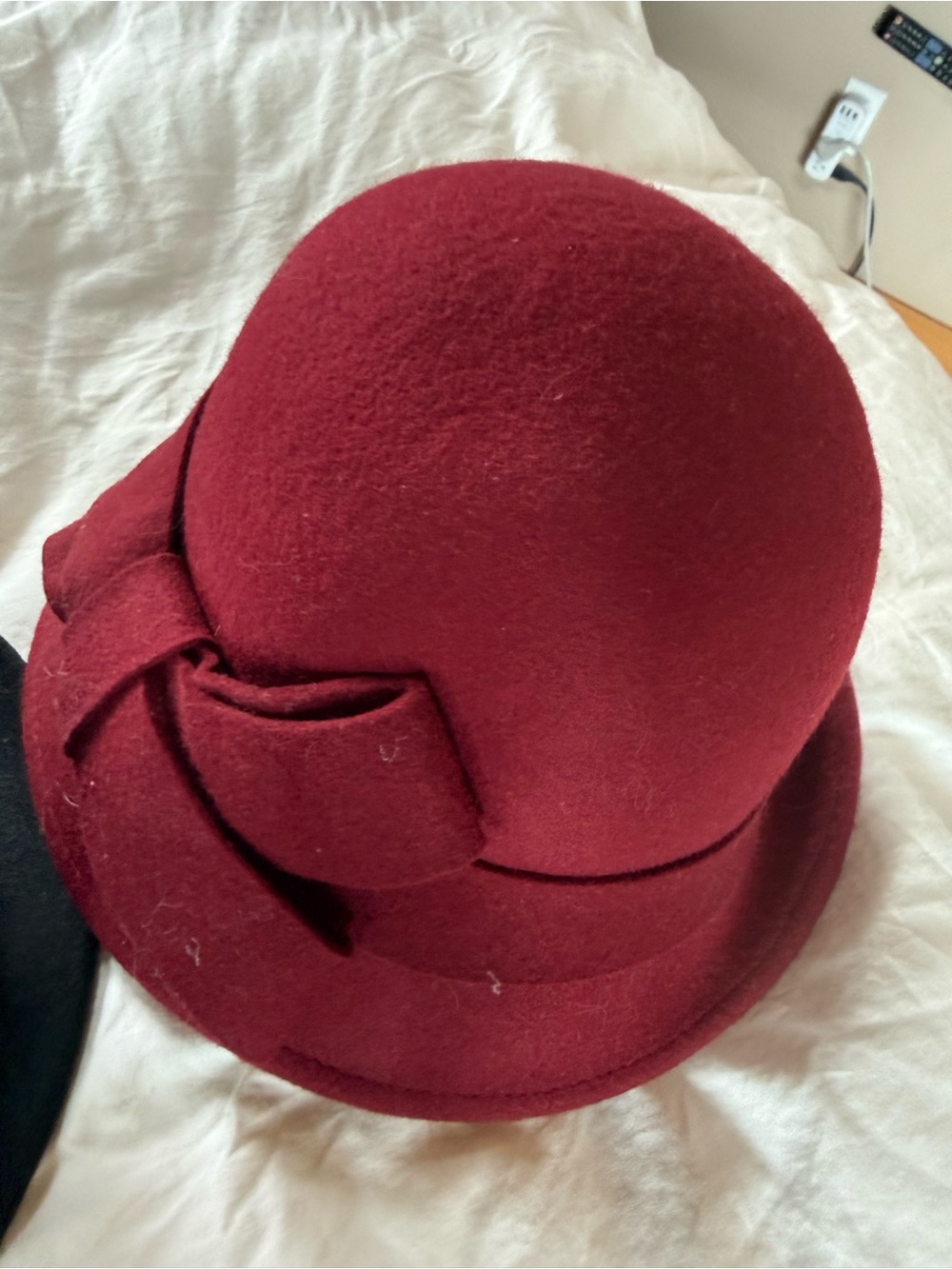 Classic Women's Bow Cloche Hat - Burgundy
